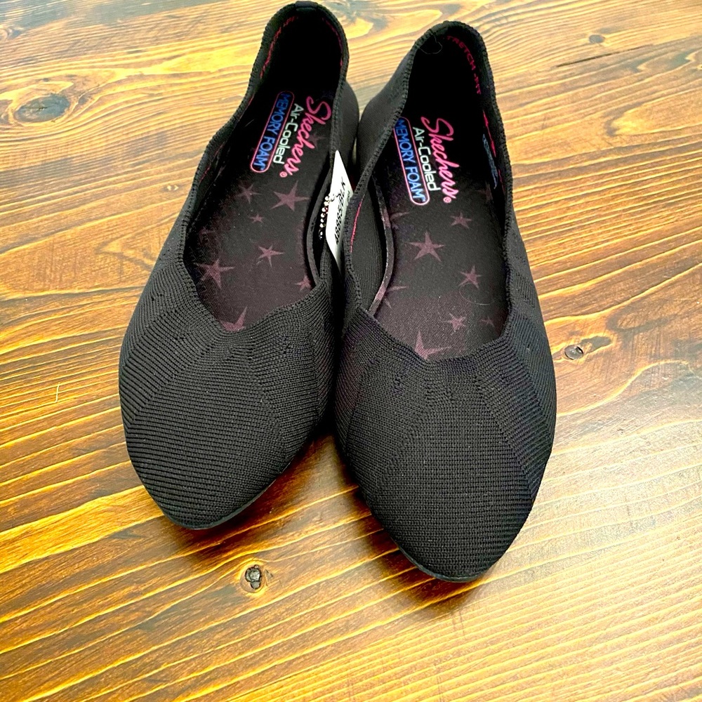 NWT Sketchers Cleo Pointed Black Flats
